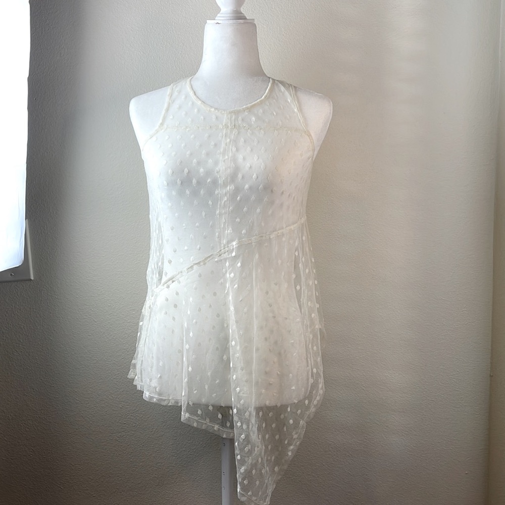 BCBGeneration cream-color sleeveless top. Size XS